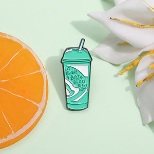 Caja de leche de dibujos animados, alfileres esmaltados, letras creativas, limonada, insignias de jugo de manzana feliz, broches de solapa, accesorios de joyería divertidos de verano - Product Image 3