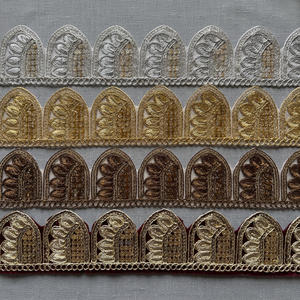 Ruban de bordure en dentelle cordonnée brodée de sequins festonnés en forme de dôme, avec fil métallique, pour saris, abayas et robes de haute couture - Product Image 2
