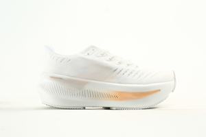 Zapatillas de correr de malla transpirable, a la moda, hechas a medida, con cordones y suelas de goma de alta calidad para usar en primavera. - Product Image 3