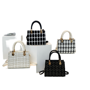 Nouveauté 2025 : Sacs à main en laine à carreaux pour femmes, sacs à bandoulière noirs et blancs avec motif géométrique, sacs tendance pour femmes - Product Image 1