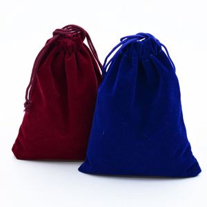 ถุงกำมะหยี่รูดเชือกขนาดเล็ก สีสันสดใส รีไซเคิลได้ ขนาด 7*9 ซม. ปรับแต่งได้สำหรับใส่เครื่องประดับ เครื่องสำอาง ของขวัญ และงานฝีมือ เช่น เทียนหอม  พร้อมสกรีนโลโก้ตามต้องการ - Product Image 3