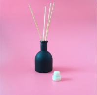 Diffuseur de parfum en verre avec bâtonnets en fibre, directement du fabricant, pour la décoration intérieure et le marché B2B hôtelier