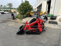 Mini-chargeuse compacte, largeur de la benne 1050 mm, hauteur de chargement 1720 mm, système hydraulique 16 MPa, machine de construction compacte