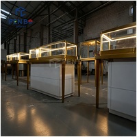 Vitrine de présentation de bijoux personnalisée Penbo, design de magasin de bijoux de luxe, présentoir pour montres et parfums
