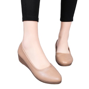 <span class=keywords><strong>Scarpe</strong></span> da lavoro con <span class=keywords><strong>tacco</strong></span> <span class=keywords><strong>medio</strong></span> comode da <span class=keywords><strong>donna</strong></span> autunnali con soletta in PU e ammortizzazione resistente alla luce - Product Image 4