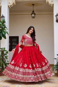 Lehenga Choli pakistaní rojo elegante de excelente calidad con bordados y dupatta para bodas y eventos tradicionales. - Product Image 3
