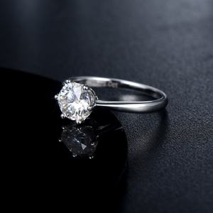 แหวนเงินแท้ชุบโรเดียมประดับโมอิสซาไนต์ทรงโซลิแทร์ จัดส่งรวดเร็ว สำหรับผู้หญิง พร้อมใบรับรอง - Product Image 4