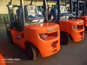 Gratis pengiriman truk pengangkat barang Diesel 3 Ton 4 Ton <span class=keywords><strong>Forklift</strong></span> jangkauan dengan pemosisian garpu dan <span class=keywords><strong>Forklift</strong></span> gudang pemindah gigi samping - Product Image 3