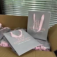 Sacs en papier cadeau de luxe personnalisés avec logo imprimé en feuille d'aluminium, sacs de shopping avec poignées pour emballages de marques haut de gamme