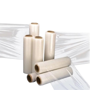 Film étirable en plastique noir pour palettes, en LLDPE, enroulé en rouleau - Product Image 4