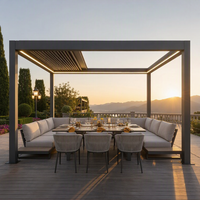 Pergola intelligente pour l'extérieur avec système de lamelles motorisées silencieuses et taille personnalisable pour la conception de jardin