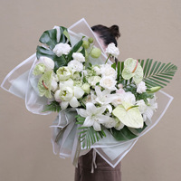 Papier d'emballage pour bouquets imperméable en gros, avec bordure transparente enduite OPP, en papier vérité de soie vierge pour fleurs