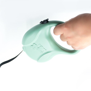 Automatische, einziehbare Hundeleine aus ABS-Material, tragbar für Spaziergänge im Freien - Product Image 5