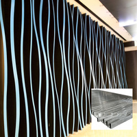 Panneau mural décoratif en aluminium à ondes 3D de conception irrégulière moderne, revêtement de façade pour hôtel / centre commercial / immeuble de bureaux