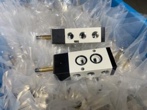 مخصص معدني بالكامل ضغط عالي-درجة حرارة 1.0mpkm "4v310-8b 4m310-08 Way 12v Dc24v صمام الملف اللولبي الهوائي Namur - Product Image 2