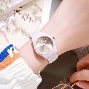 Reloj de Cuarzo Minimalista con Correa de Silicona para Mujer, Casual, Resistente al Agua, Esfera Redonda de Color Caramelo, Reloj de Pulsera Moderno - Product Image 6