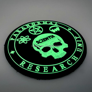 Thấp moq số lượng nhỏ tùy chỉnh bán buôn không thấm nước PVC mềm cao su vá phát sáng trong bóng tối PVC các bản vá lỗi cho áo khoác - Product Image 1