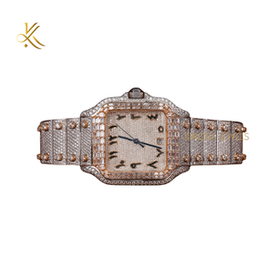 Reloj de diamantes Moissanite con estilo inspirado en el diseñador hecho a mano para ocasiones especiales fiestas y moda de lujo con declaración - Product Image 1