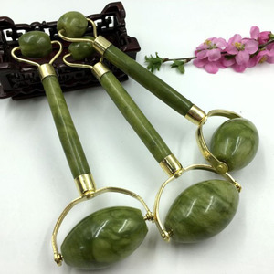 Massaggiatore Facciale Portatile HongYu in Giada Xiuyan Verde con Funzione Rilassante, Rullo per <span class=keywords><strong>Massaggio</strong></span> <span class=keywords><strong>Viso</strong></span>, Set Gua Sha, Confezione Personalizzata - Product Image 5