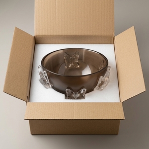 Bol en verre rond avec accents de papillons en cristal, décoration contemporaine pour la maison, objet décoratif de table, design artisanal - Product Image 6