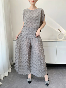 PY 2026 Lightweight Breathable Miyake Pleated Solid <b>Blazer</b> Casual Zipper Co-Ord <b>Set</b> Western Clothing Women Bulk Wholesale Online - Product Image 5