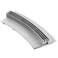 Grille de drainage linéaire flexible en acier galvanisé courbé sur mesure pour sols de forme spéciale