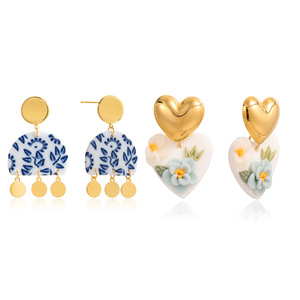 Pendientes colgantes con forma de corazón de flor, de acero inoxidable, chapados en oro, para fiestas. - Product Image 5