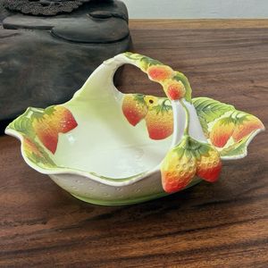 Assiette de pique-nique abondante, <span class=keywords><strong>panier</strong></span> <span class=keywords><strong>à</strong></span> fruits en céramique, design sous glaçure exquis, avec crabe et écrevisses - Product Image 1