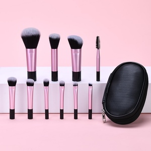 Ensemble de 10 mini pinceaux de maquillage Kabuki, manche court en cristal, poils synthétiques, emballage en pochette portable pour usage professionnel - Product Image 3