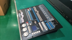 Kingkong 1024-Channel DMX512 Black Metal Lighting Control Console with <b>Fog</b> <b>Machine</b> and Lighting Adjustment Functions - Product Image 4