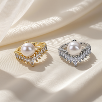 Bague de cocktail pour femme plaquée or 18 carats avec perle, bague tendance à perle volumineuse, cadeau élégant pour les fêtes et les mariages, parfait pour elle