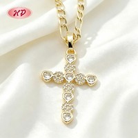 Collier Pendentif Croix Minimaliste en Alliage Plaqué Or 18K avec Zirconiums AAA, Chaîne Figaro Tendance pour Femme, Idéal Cadeau, Vente en Gros