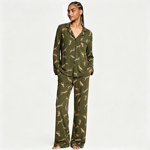 Set <span class=keywords><strong>Pigiama</strong></span> <span class=keywords><strong>Donna</strong></span> Personalizzato di Tendenza, Comodo con Stampa Animalier, Maniche Lunghe, Produttore con Etichetta Privata - Product Image 2