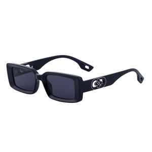 Nouvelles lunettes de soleil carrées de style européen et américain pour femmes, monture noire en PC, protection UV400, classe 2, RG99024 - Product Image 2
