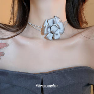 قلادة رومانسية منقوشة بالزهور الأنيقة سلسلة رقبة رقيقة أنيقة بكرات مخملية سلسلة رقبة بتصميم كلاسيكي هدية مجوهرات للنساء - Product Image 4