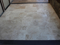 Carrelage en pierre naturelle beige crème Toscane méditerranéenne