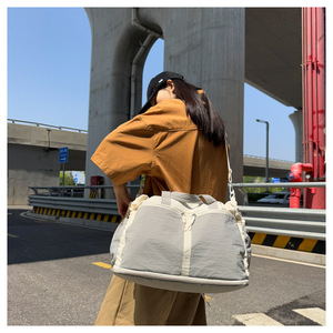 Bolso Bandolera Deportivo RUIQUWIN, Duradero, Ligero, Transpirable, de Poliéster, Expandible de 20-35L, Gran Capacidad, con Cierre, Portátil - Product Image 4