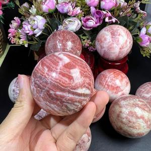 Vente en gros de cristaux polis de haute qualité CrystalHola, cristaux de guérison artisanaux, sphère rayée rouge naturelle pour la décoration de la maison Feng Shui, cadeaux - Product Image 1