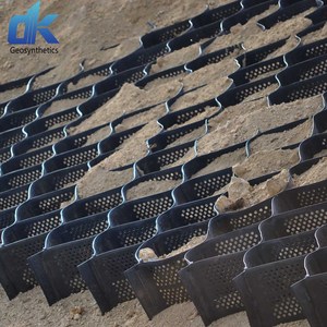 Cellules en nid d'abeille en HDPE noir durables et anticorrosion pour les fondations de ports, les brise-lames et les travaux de bordure de rivage maritime - Product Image 5