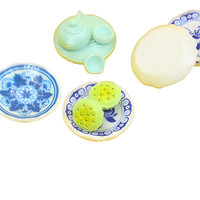 Assiette miniature en résine bleue et blanche à l'échelle 1/12, accessoires de cuisine pour maison de poupée, modèle de jouet de simulation de dîner