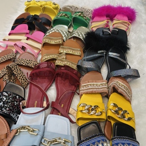 हॉट सेलिंग महिलाओं कैजुअल पु चप्पल स्टॉक उत्पाद - Product Image 3