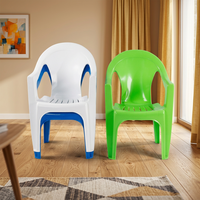Chaise de salle à manger en plastique couleur personnalisée, haute résistance, empilable, design moderne et minimaliste, avec accoudoirs, pour la restauration commerciale