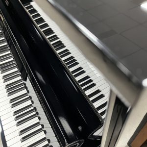 Piano droit japonais haut de gamme (d'occasion), idéal pour les performances et la pratique à domicile - Product Image 3