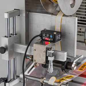 Imprimante d'étiquettes à transfert thermique automatique de qualité professionnelle |   Système rouleau à rouleau |   Traitement des semelles intérieures/du linge de maison/des gants - Product Image 5