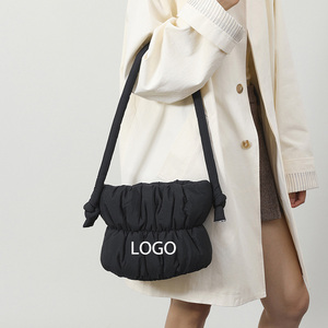 Sac fourre-tout matelassé en nylon léger et imperméable pour femme, personnalisé en usine, avec logo <span class=keywords><strong>Priant</strong></span>, idéal pour la mode féminine - Product Image 3