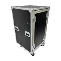 Flight case de transport 20U sur mesure avec amortisseurs pour amplificateur audio, doté de portes à panneaux plats et de 4 roues de type européen