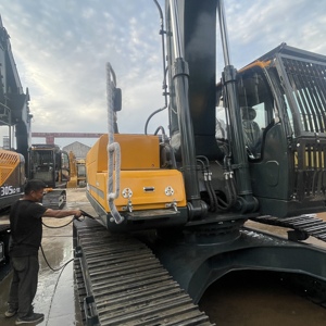 Excavadora Hidráulica Usada HYUNDAI 300LC-9S de 30 Toneladas con Motor y Bomba Cummins para Minería y Construcción - Product Image 5