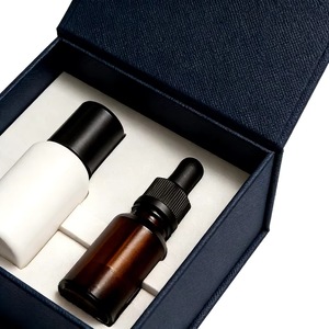 Caja de Regalo Cosmética Personalizada, Set de Perfume, Crema Facial y Aceite Esencial, de Alta Gama, Ecológico y Reutilizable - Product Image 3