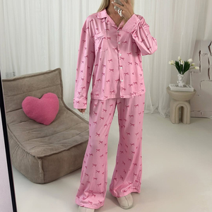 Pijama QINSI Personalizado de Dos Piezas en Algodón para Mujer con Estampado de Lazo, Manga Larga y Bolsillo - Product Image 1
