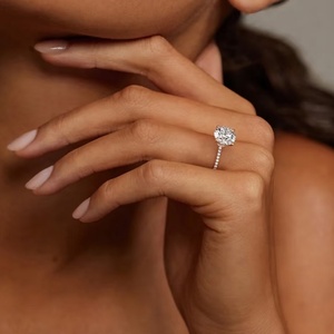 Bague de fiançailles en or 18 carats avec diamant de laboratoire certifié IGI 1-2 carats, couleur D, pureté VS1, pavé, bague de mariée personnalisée - Product Image 3